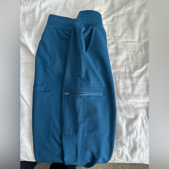 Figs Women’s Deep Reef Yola High Waisted - Petite Skinny Scrub Pants - Small - Picture 4 of 11